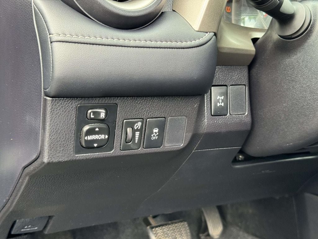 Used 2014 Toyota RAV4 XLE AWD/4WD image 9