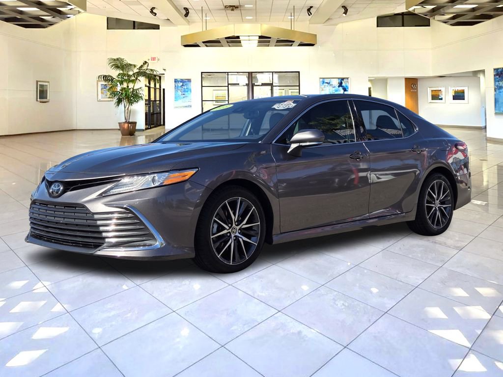 Used 2023 Toyota Camry XLE FWD image 1