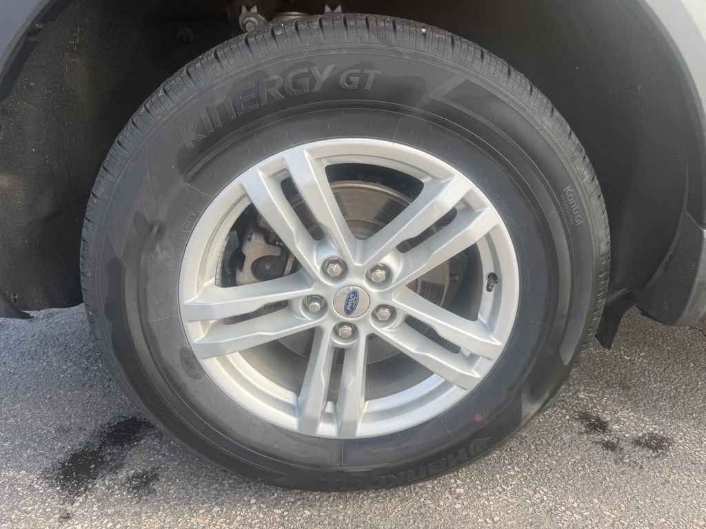 Used 2024 Ford Explorer XLT w/ Equipment Group 202A AWD/4WD image 53