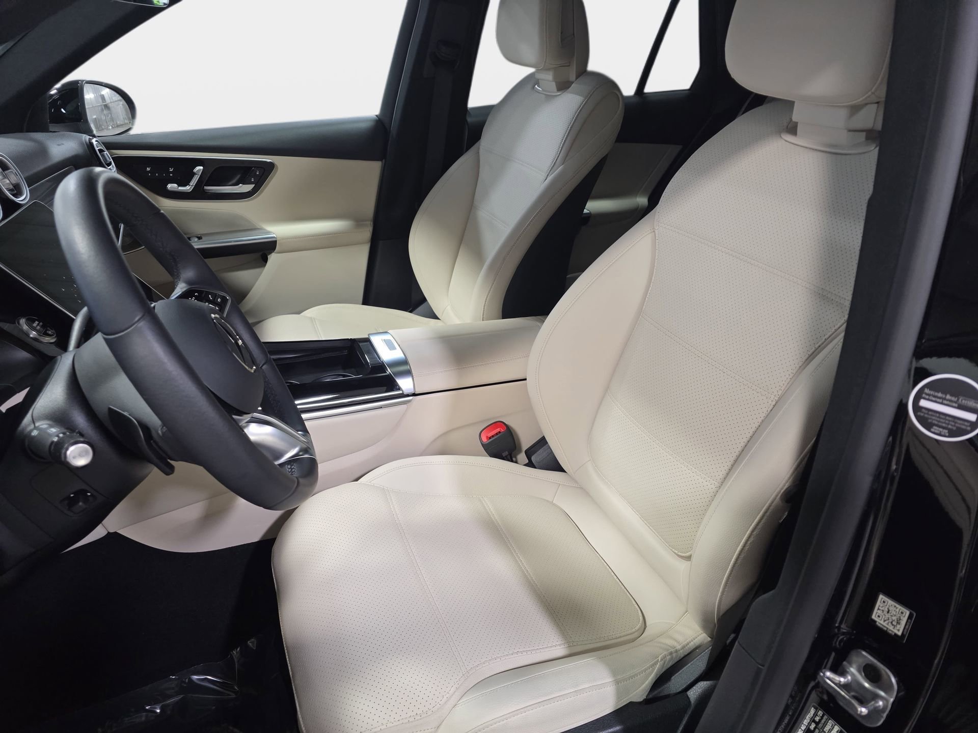 Used 2025 Mercedes-Benz GLC 300 4MATIC image 15