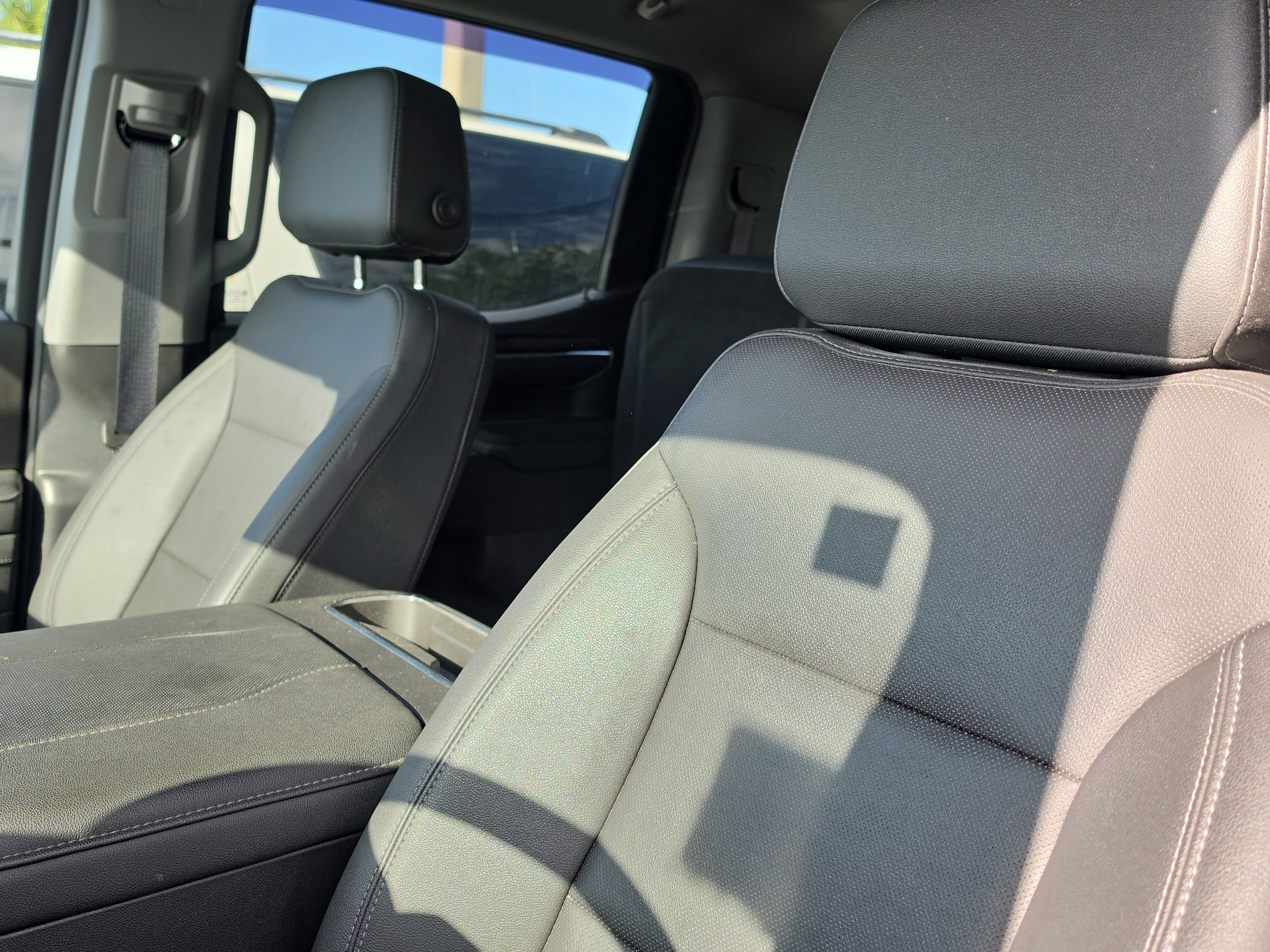 Used 2023 Chevrolet Silverado 1500 LTZ AWD/4WD image 4