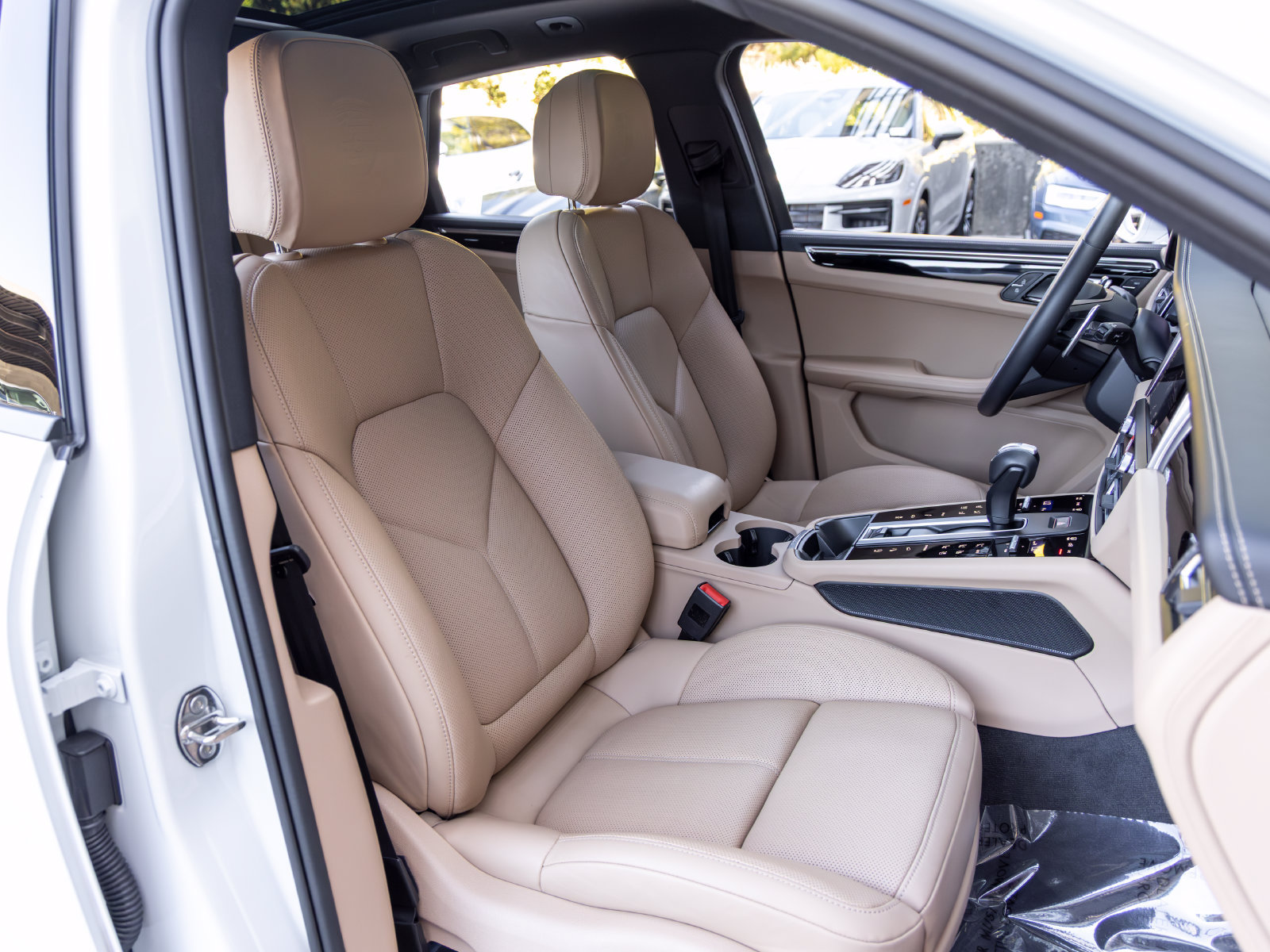Certified 2026 Porsche Macan AWD/4WD image 62
