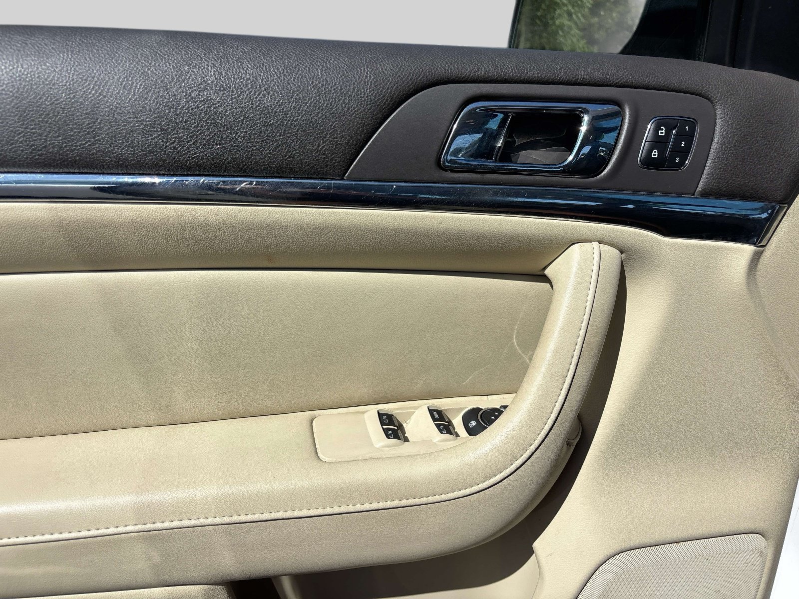 Used 2013 Lincoln MKS AWD image 16