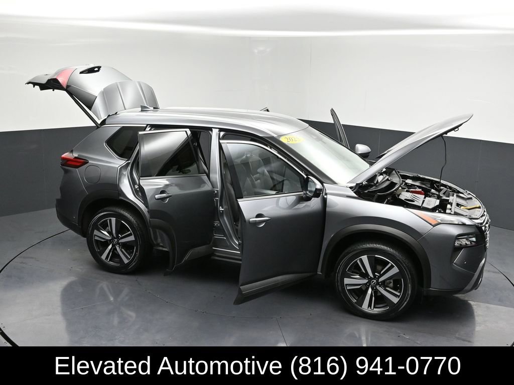 Used 2025 Nissan Rogue SL image 32