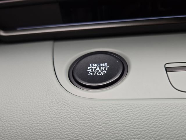 New 2025 Hyundai Elantra Limited image 9