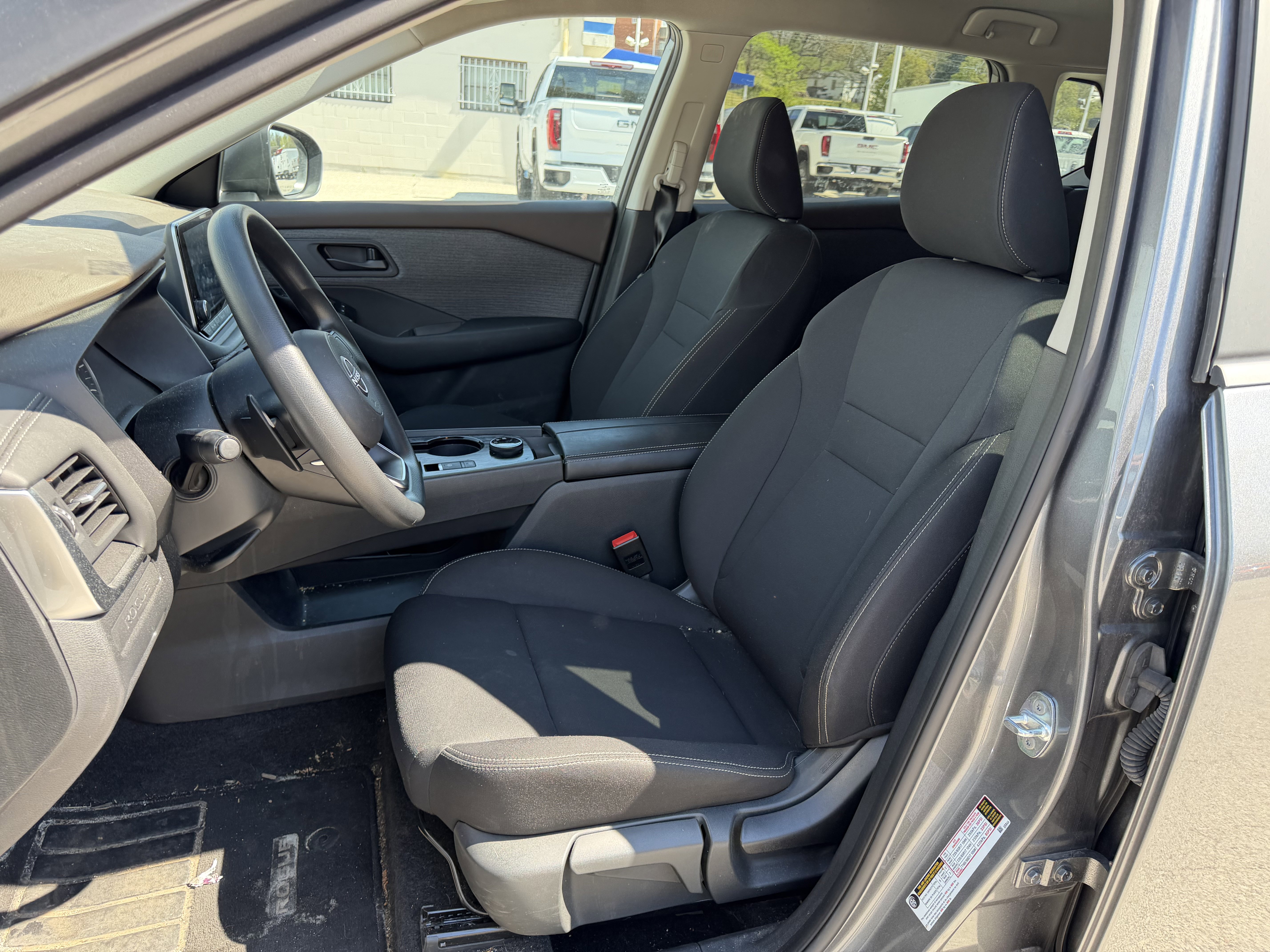 Used 2023 Nissan Rogue S image 13