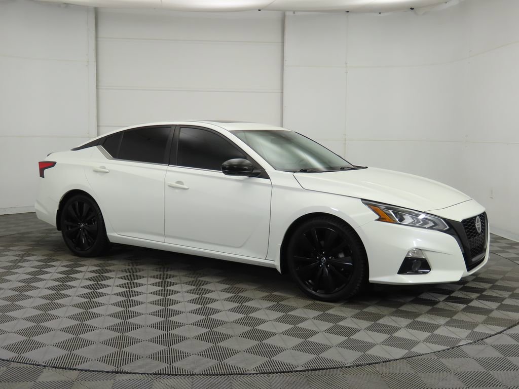 Used 2022 Nissan Altima 2.5 SR w/ Midnight Edition Package image 3