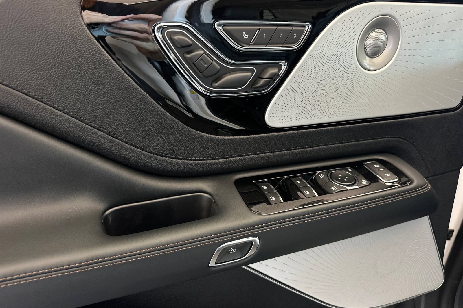 New 2026 Lincoln Aviator Reserve AWD/4WD image 10