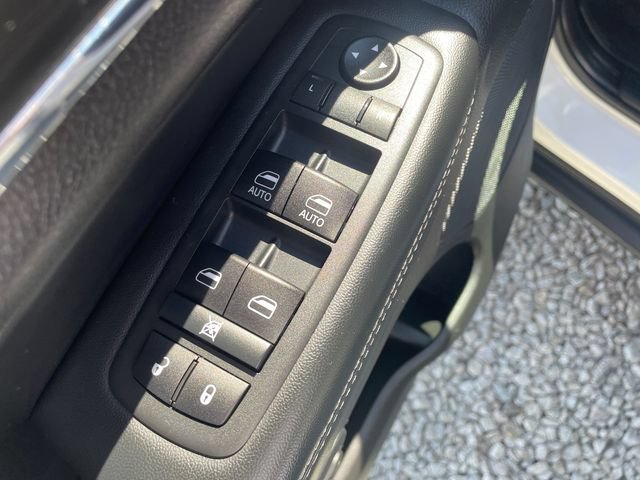 Used 2020 Jeep Grand Cherokee Limited AWD/4WD image 26