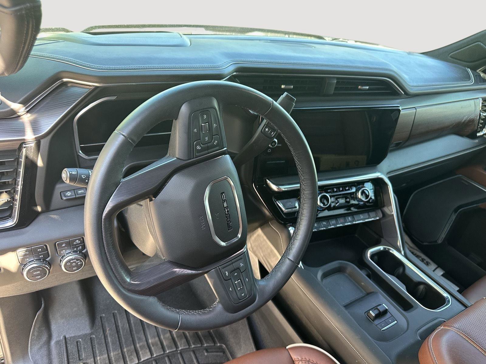 Used 2024 GMC Sierra 2500 Denali Ultimate image 11