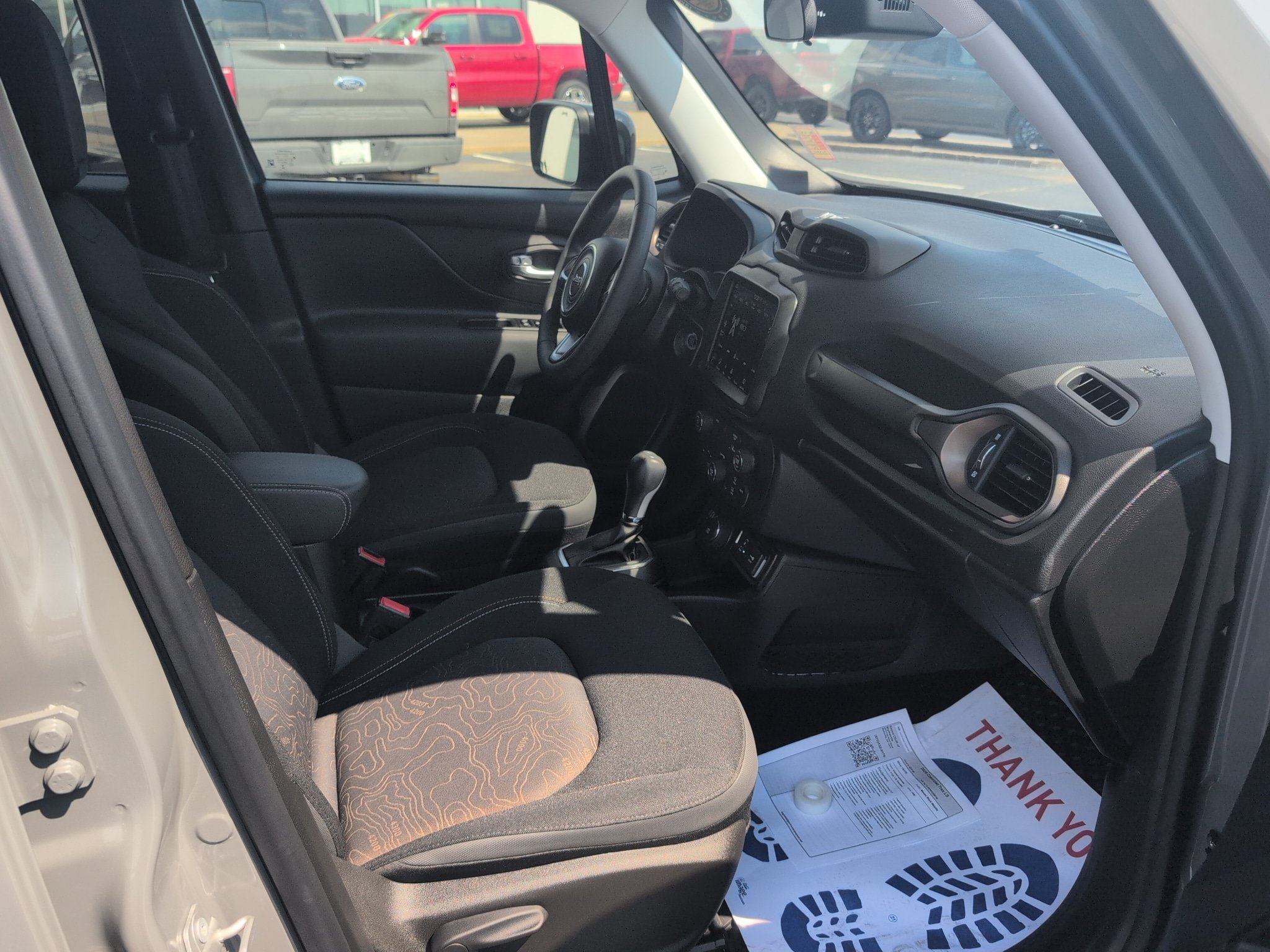 Used 2023 Jeep Renegade Latitude AWD/4WD image 9