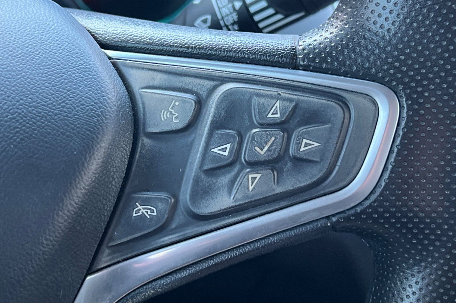 Used 2022 Chevrolet Equinox LS w/ LS Convenience Package image 32