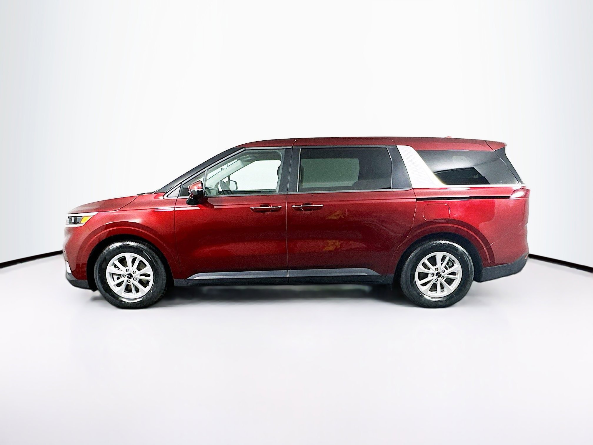Used 2024 Kia Carnival LX image 4