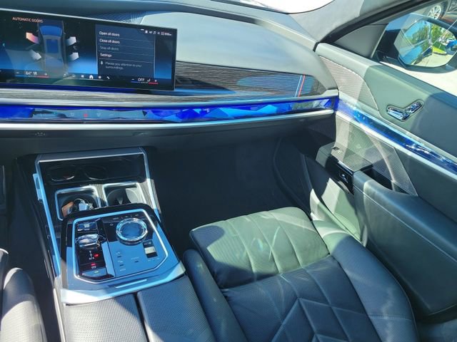 Used 2024 BMW 760i xDrive w/ Executive Package image 18