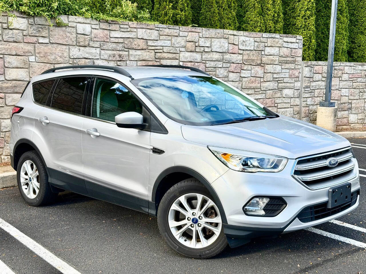 Used 2017 Ford Escape SE w/ SE Leather Comfort Package image 4