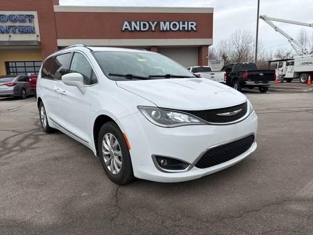 Used 2018 Chrysler Pacifica Touring-L image 1