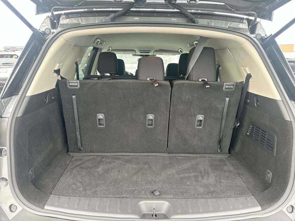 Used 2024 Nissan Pathfinder SV image 50