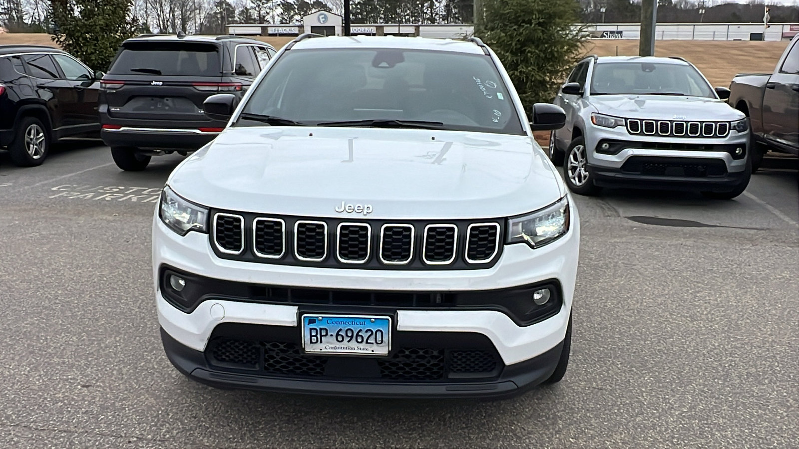 Used 2024 Jeep Compass Latitude image 3