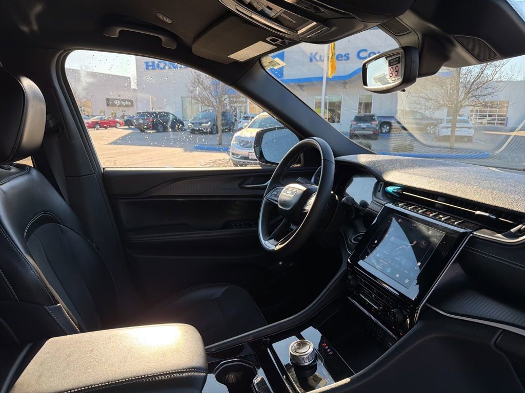 Used 2023 Jeep Grand Cherokee Altitude image 14