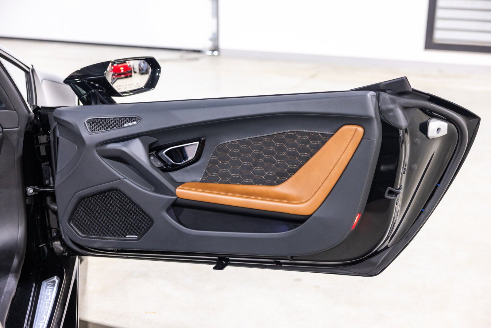 Used 2023 Lamborghini Huracan EVO AWD/4WD image 28