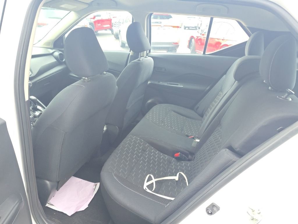 Used 2022 Nissan Kicks S image 11