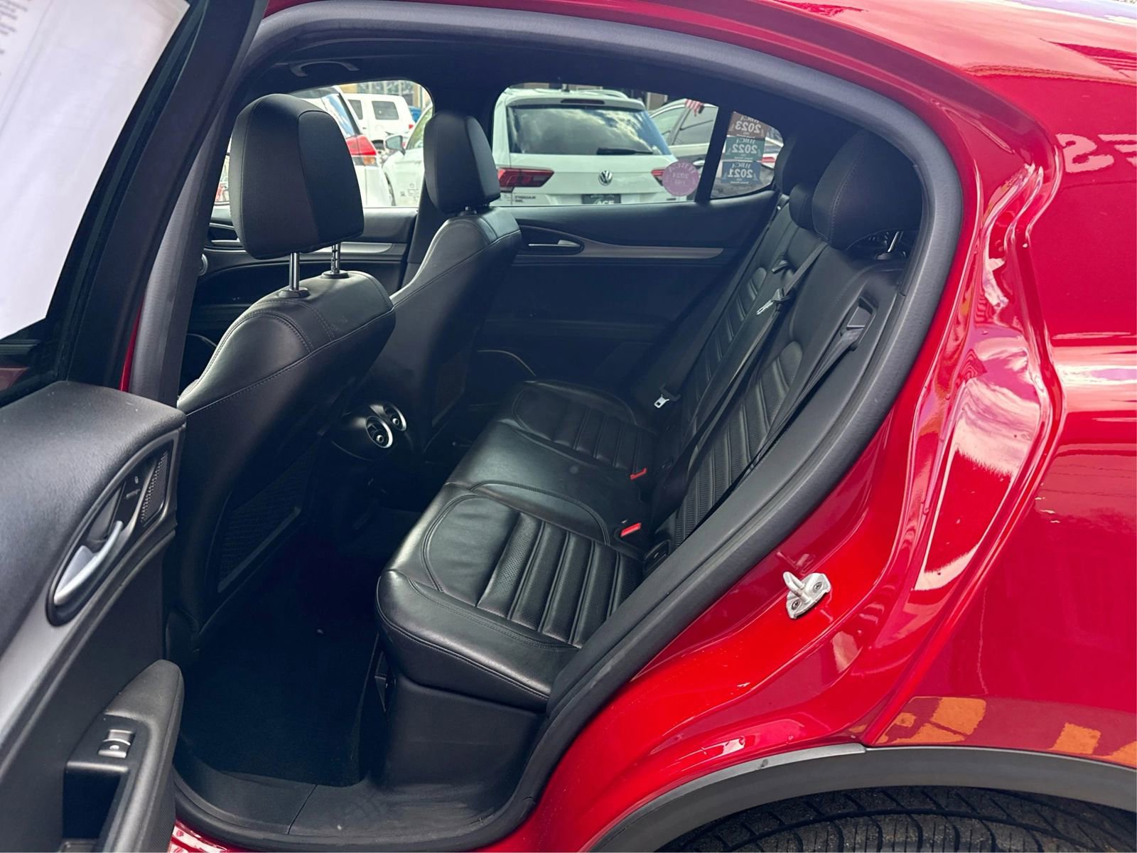 Used 2019 Alfa Romeo Stelvio Ti Sport w/ Quick Order Package 22S Sport AWD/4WD image 10