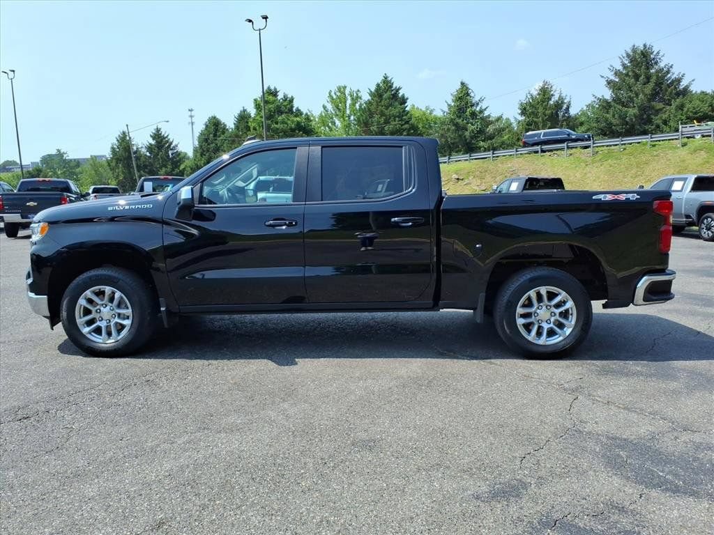 Used 2023 Chevrolet Silverado 1500 LT AWD/4WD image 6