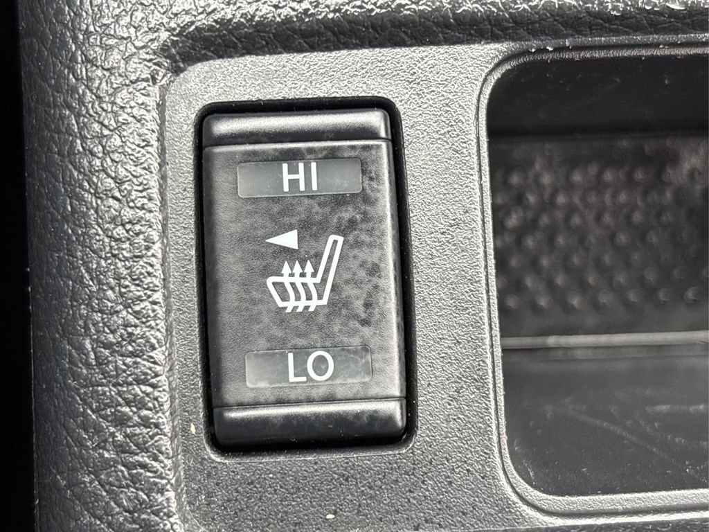 Used 2018 Nissan Rogue SV image 33