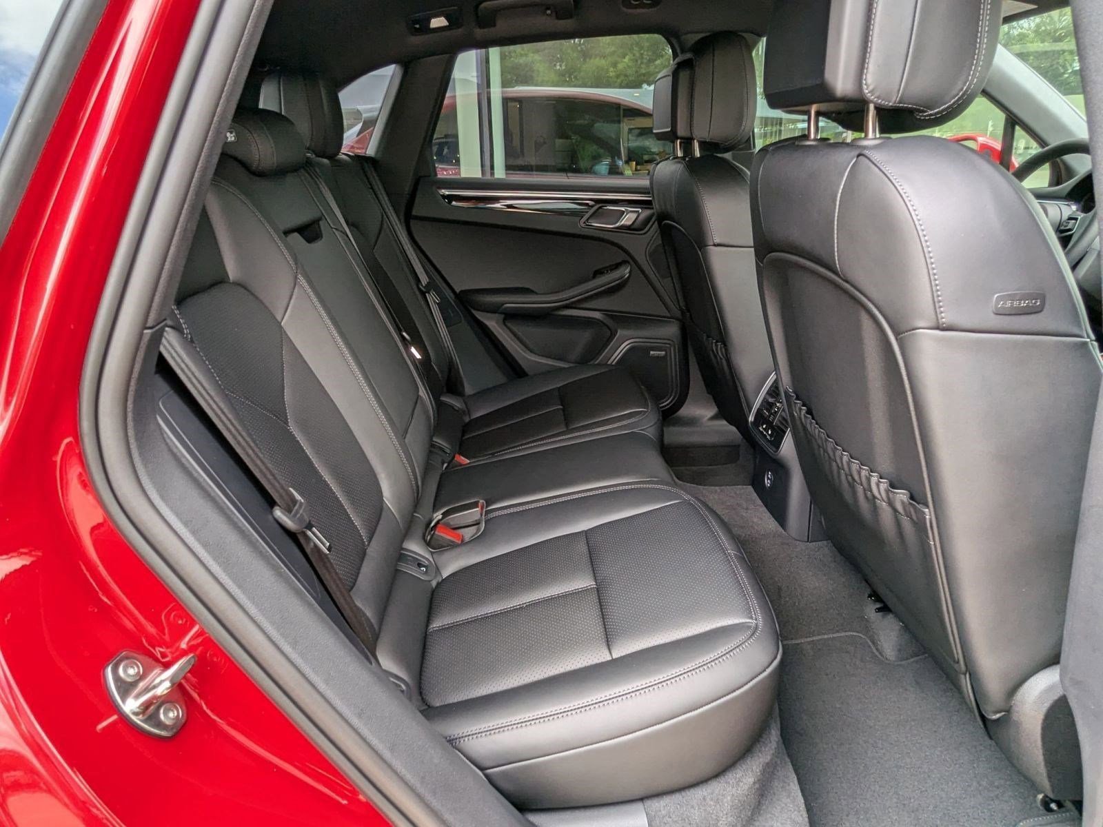 Certified 2025 Porsche Macan image 24