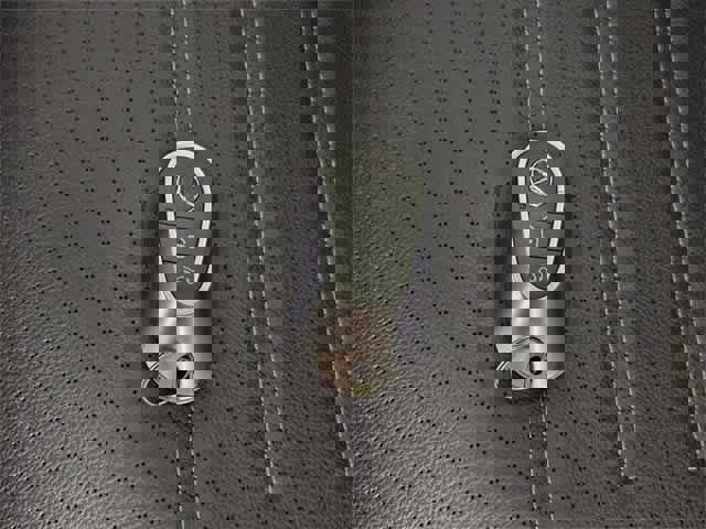 Used 2025 Mercedes-Benz GLC 350e 4MATIC image 41