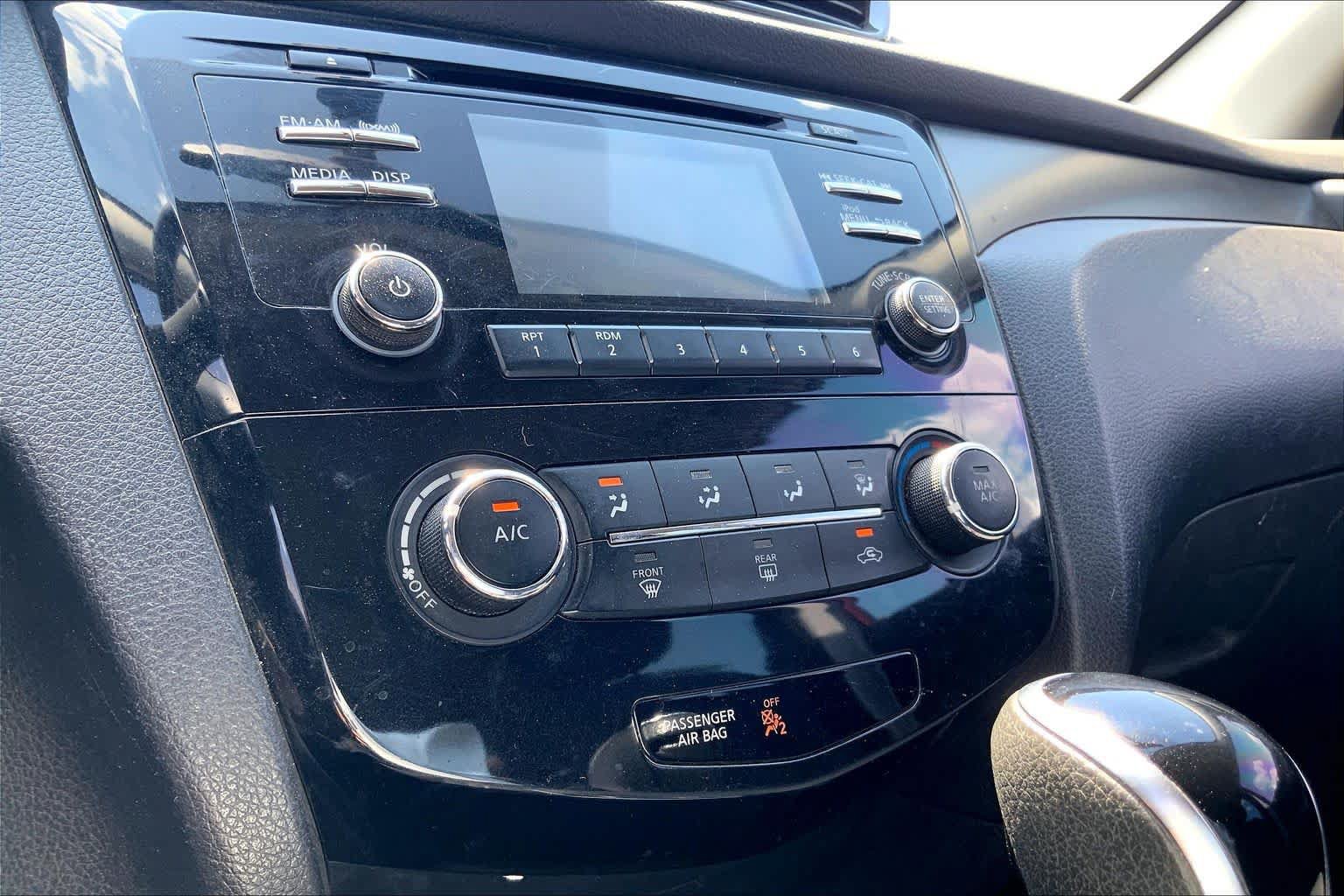 Used 2018 Nissan Rogue Sport S w/ S Appearance Package AWD/4WD image 33