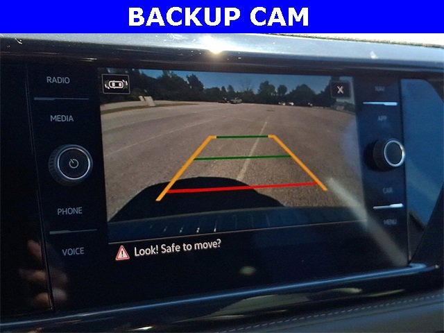 Used 2022 Volkswagen Taos SEL w/ Panoramic Sunroof Package image 4