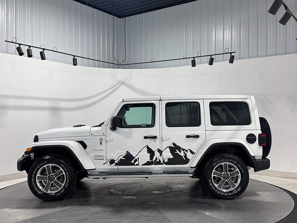 Used 2022 Jeep Wrangler Unlimited Sahara w/ LED Lighting Group AWD/4WD image 14