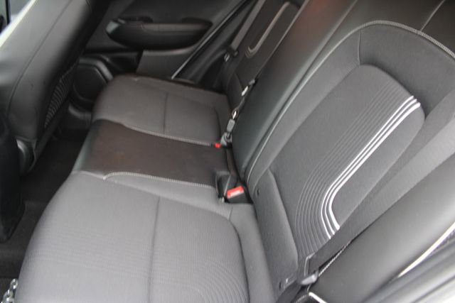 Used 2022 Hyundai Venue Limited image 32