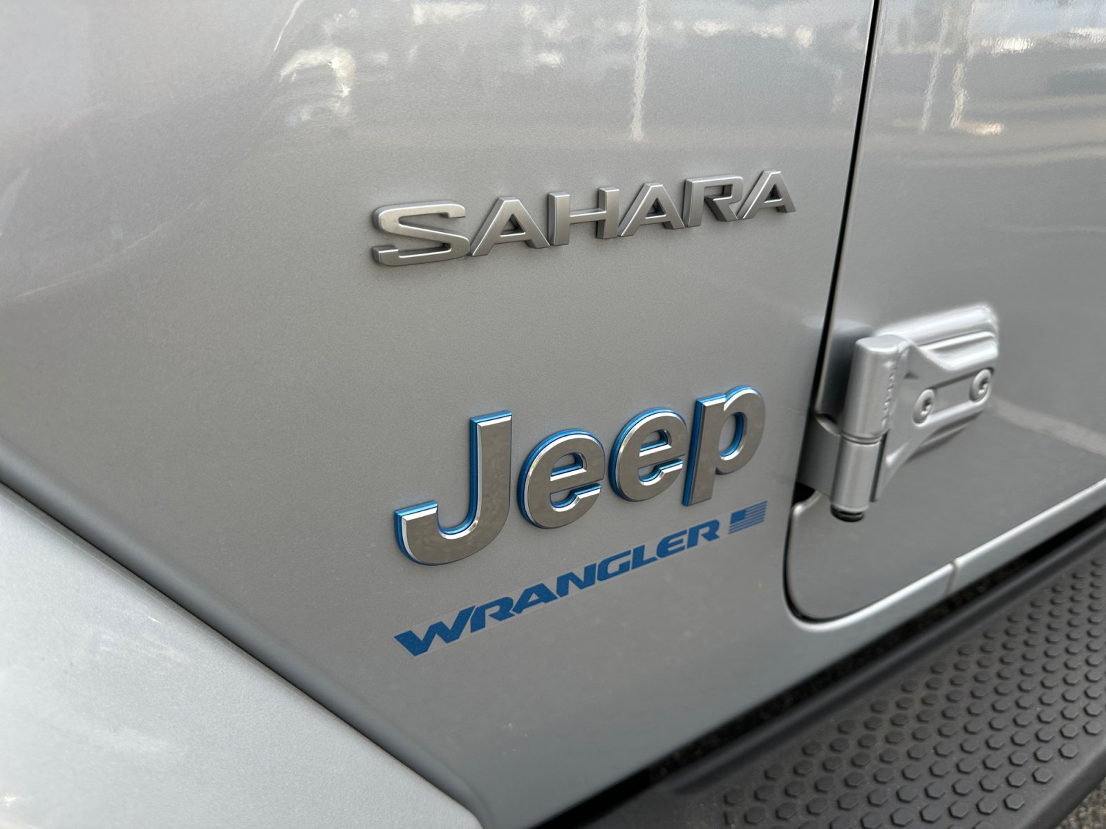 Used 2023 Jeep Wrangler Unlimited Sahara w/ Cold Weather Group AWD/4WD image 32