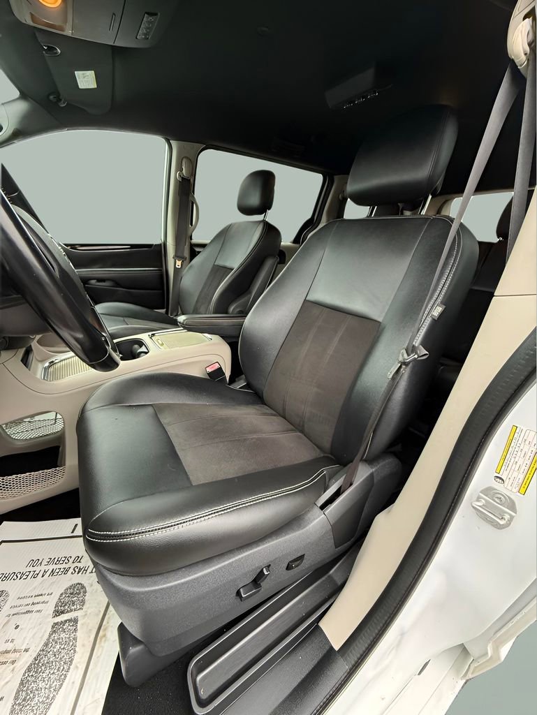 Used 2020 Dodge Grand Caravan SXT FWD image 18