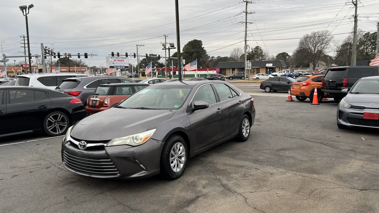 Used 2016 Toyota Camry LE image 2
