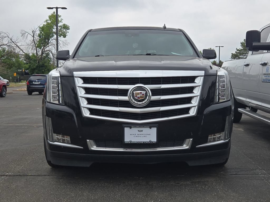 Used 2015 Cadillac Escalade Luxury AWD/4WD image 2