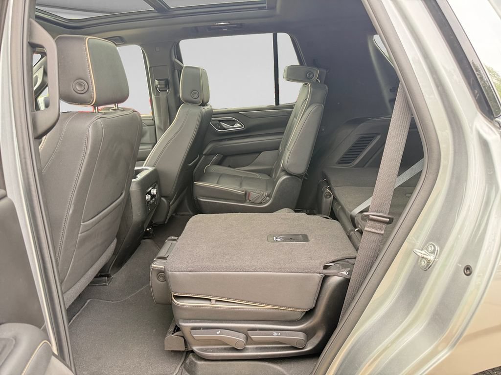 Used 2024 GMC Yukon SLT w/ SLT Luxury Package AWD/4WD image 34