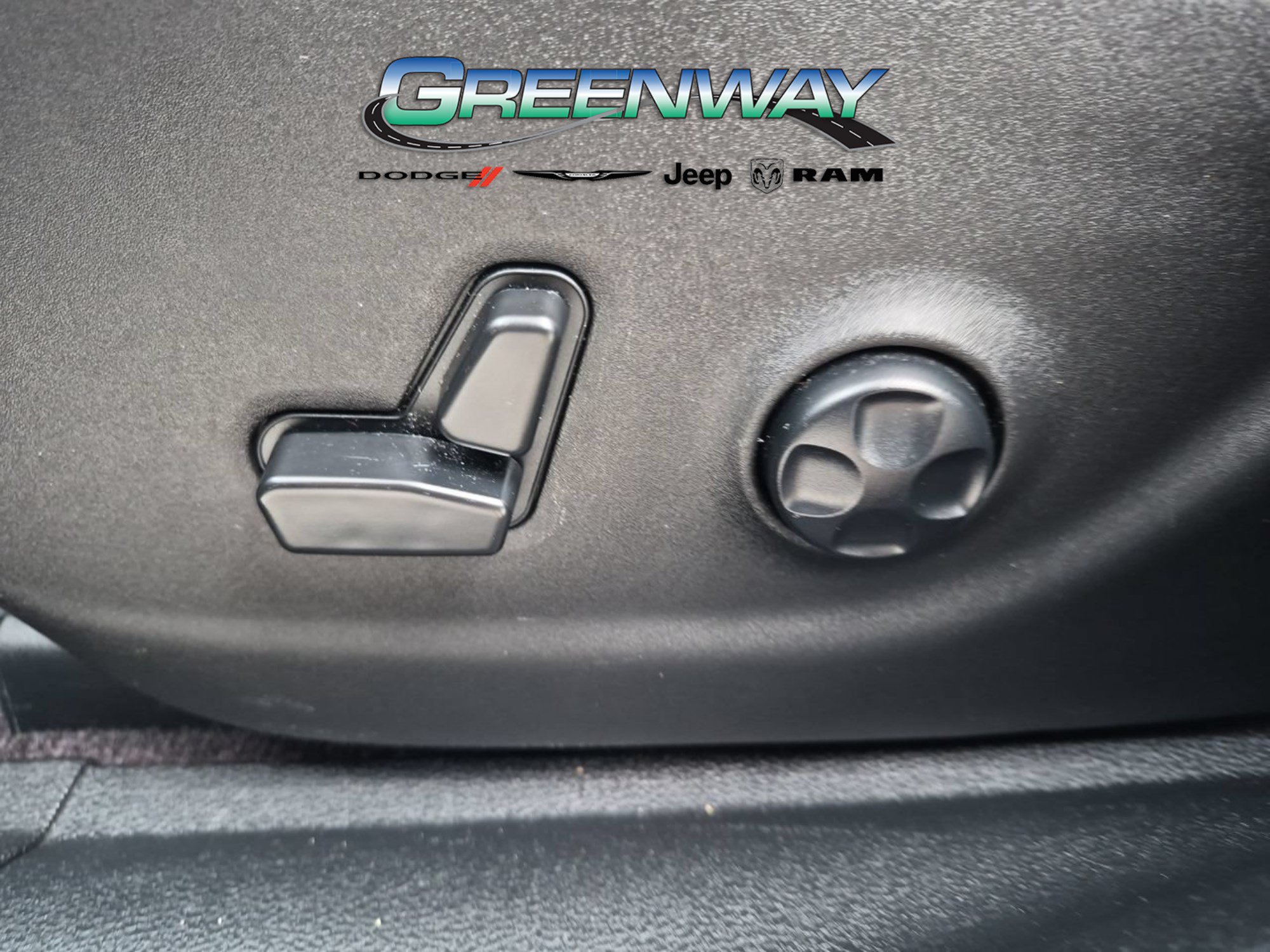 Used 2016 Jeep Cherokee Trailhawk w/ Leather Interior Group AWD/4WD image 19
