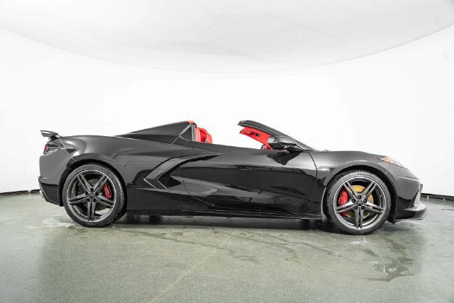 Used 2025 Chevrolet Corvette Stingray Premium Conv w/ Z51 Performance Package RWD image 9