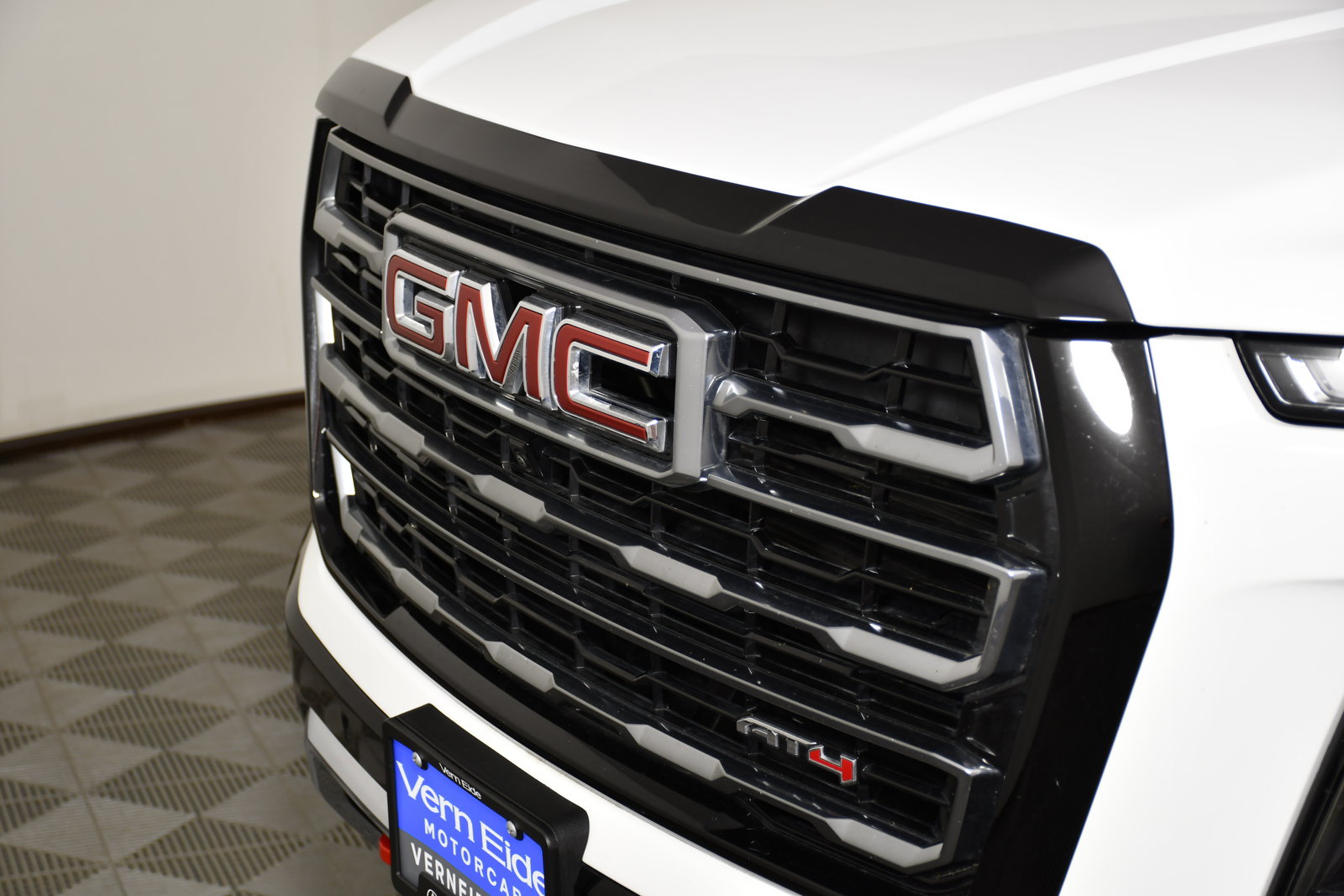 Used 2025 GMC Yukon AT4 AWD/4WD image 11