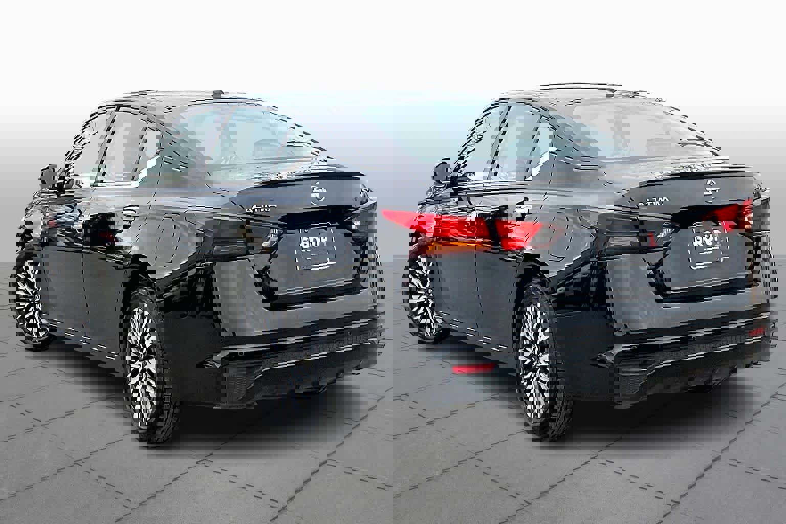 Used 2024 Nissan Altima 2.5 SV image 12