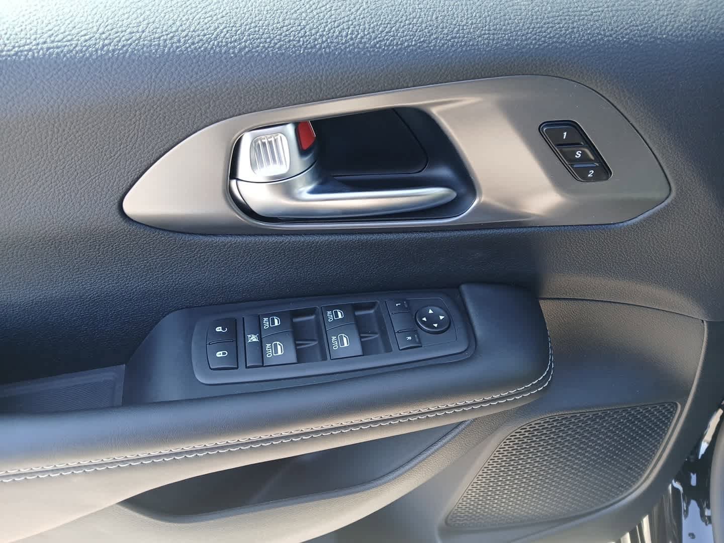 New 2026 Chrysler Pacifica Select w/ S Appearance Package image 15