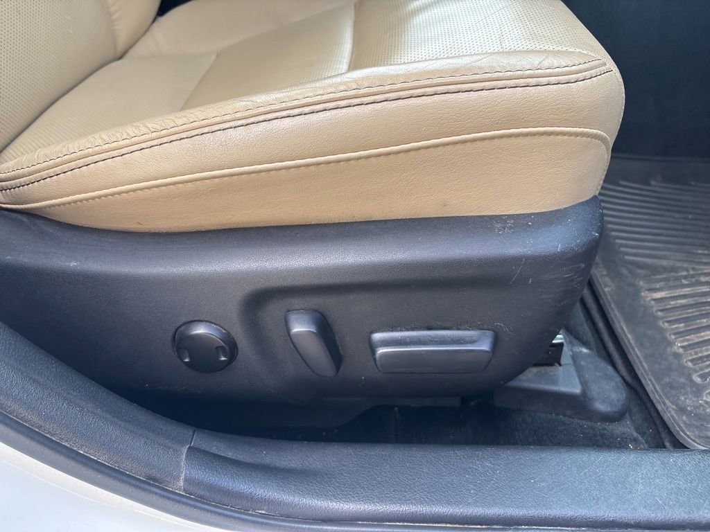 Used 2013 Toyota Avalon Limited FWD image 31
