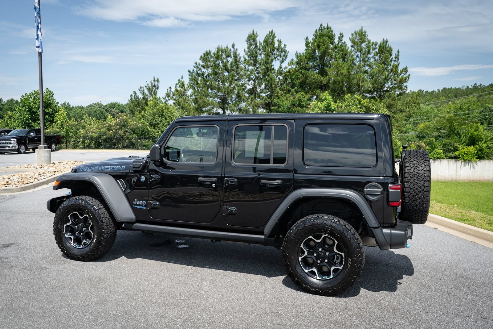 Used 2021 Jeep Wrangler Unlimited Rubicon 4xe w/ Cold Weather Group AWD/4WD image 7