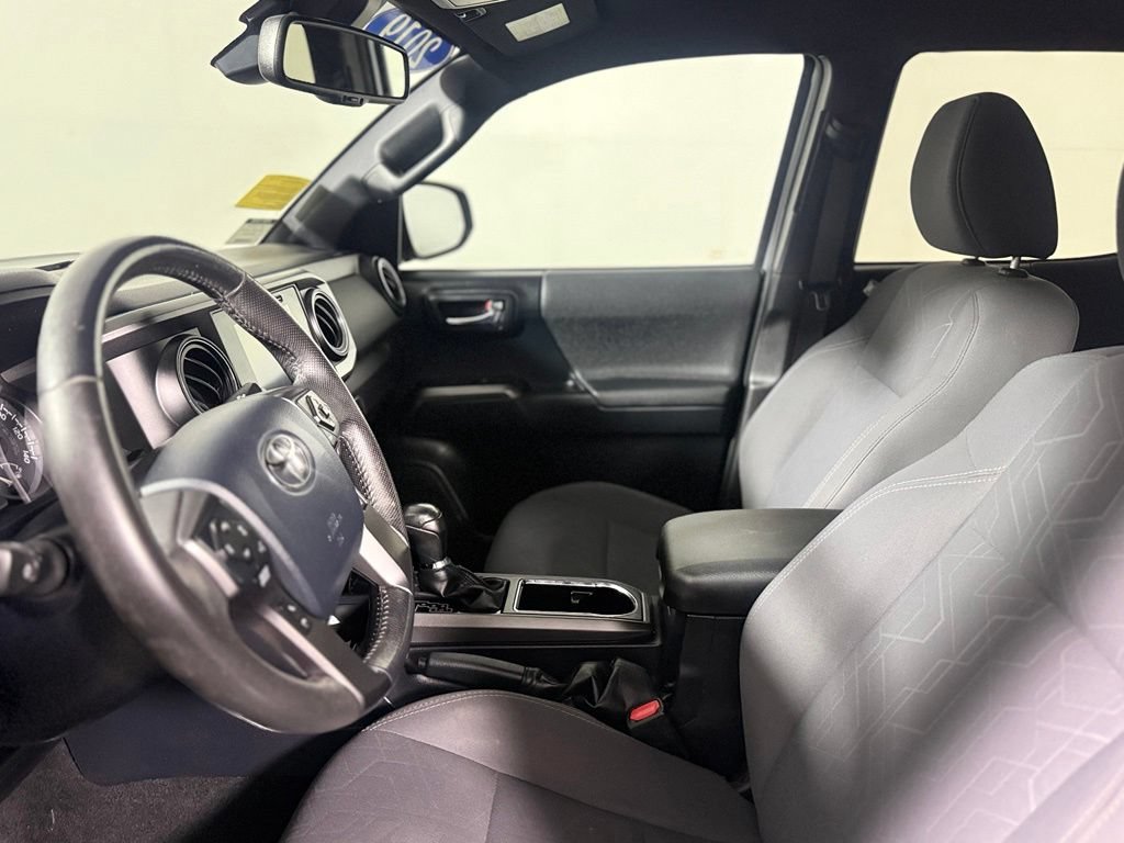 Used 2019 Toyota Tacoma TRD Sport w/ Technology Package AWD/4WD image 19