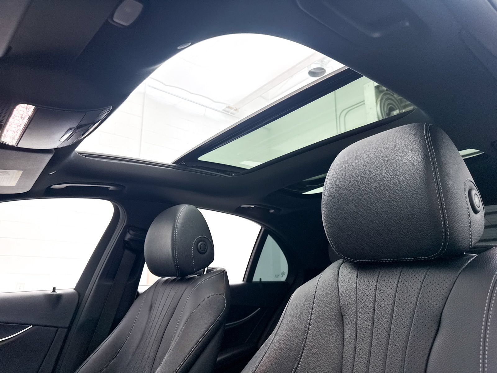 Used 2019 Mercedes-Benz E 300 4MATIC image 3