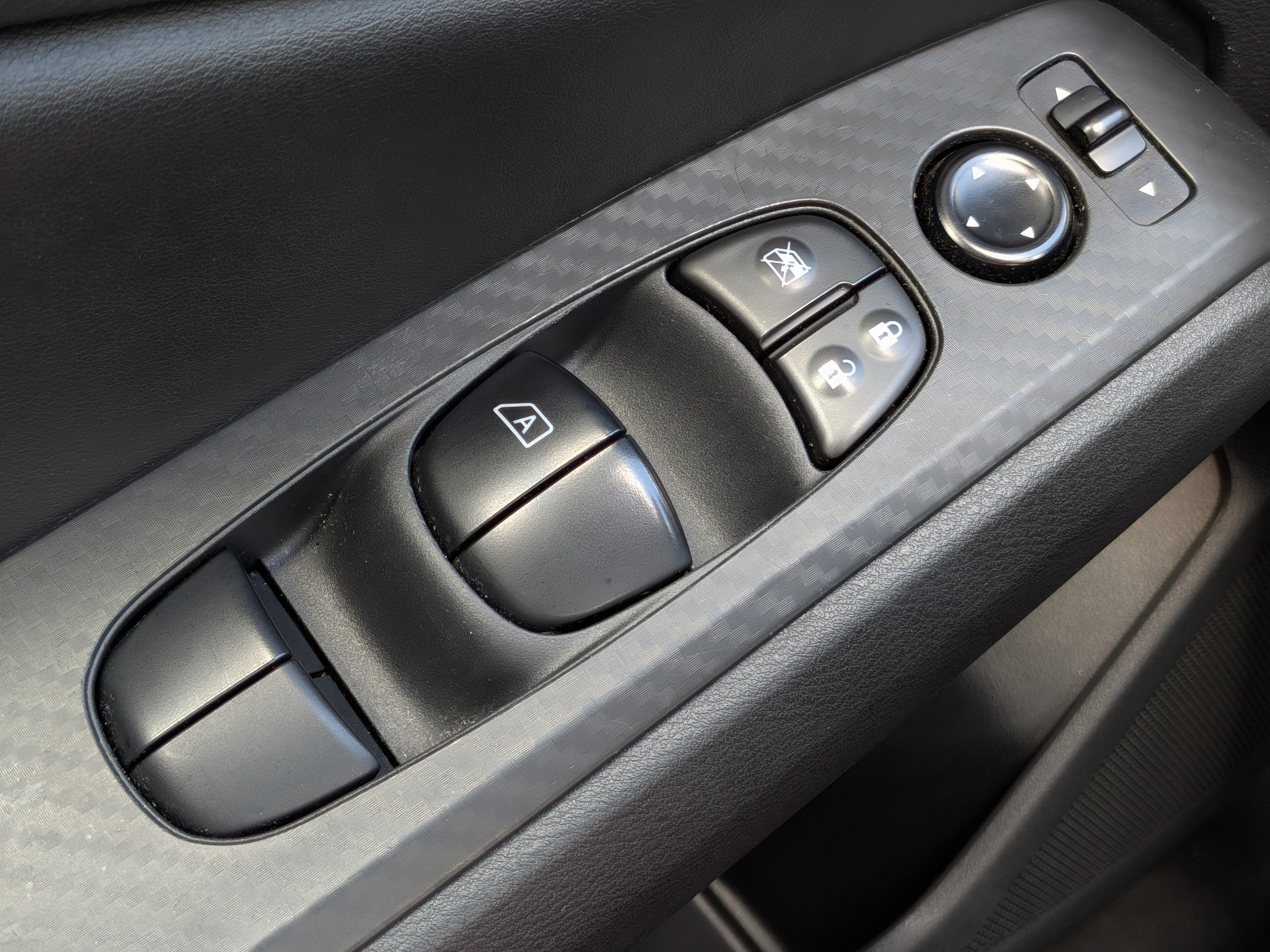 Used 2024 Nissan Altima 2.5 SV FWD image 21