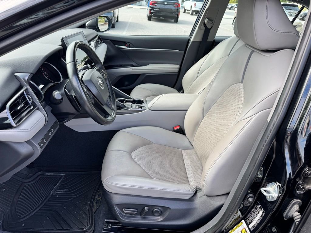 Used 2023 Toyota Camry XSE image 9